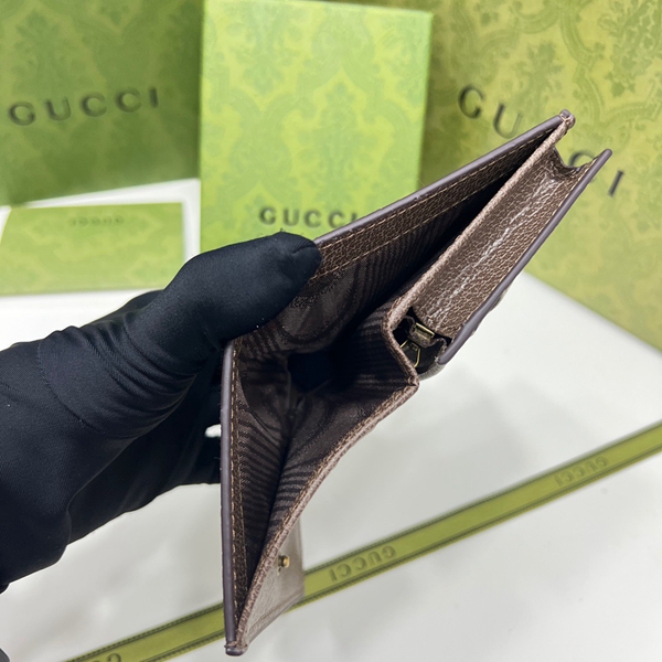 グッチ財布コピー着用イメージ